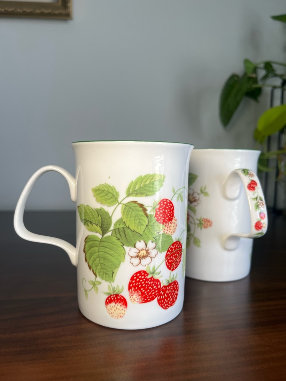 2 'Strawberry Fruit Garden' 1990 mugs. Roy Kirkham fine bone china. - Picture 10 of 13
